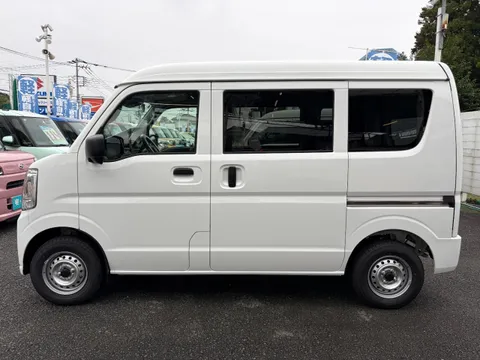 Nissan Clipper Van
