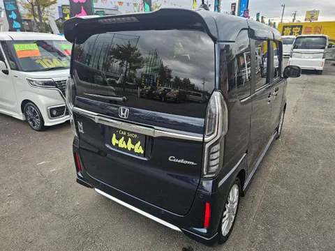 Honda N-BOX Custom
