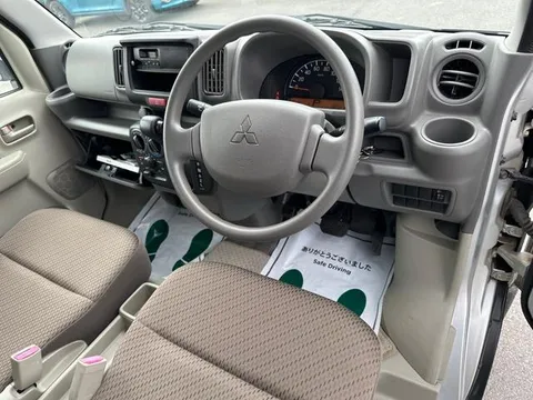 Mitsubishi Minicab Van