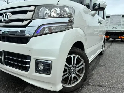 Honda N-BOX Custom