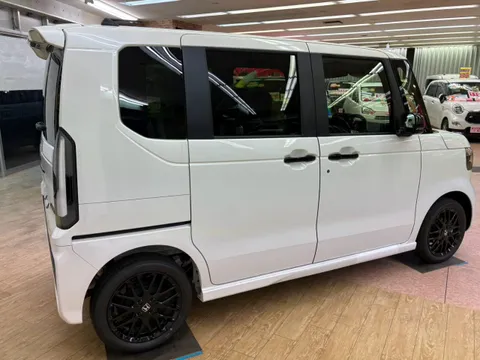 Honda N-BOX Custom