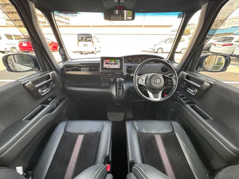 Honda N-BOX Custom
