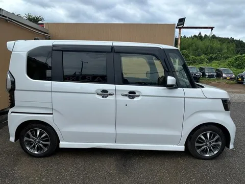 Honda N-BOX Custom