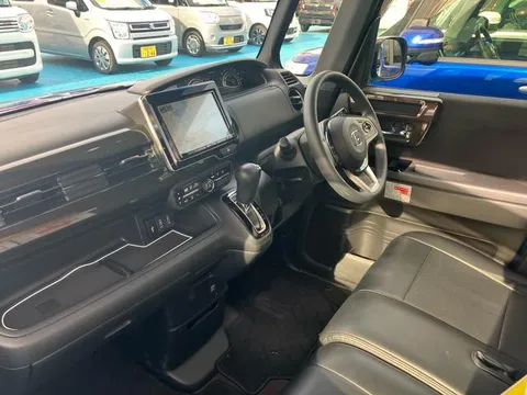 Honda N-BOX Custom