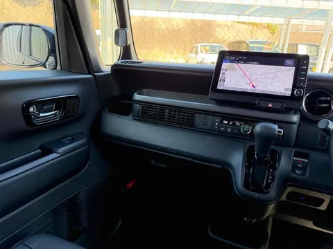 Honda N-BOX Custom