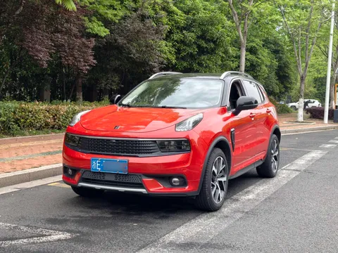 Lynk & Co 01