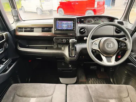 Honda N-BOX Custom