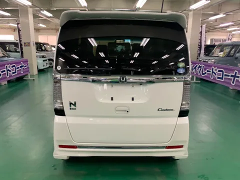 Honda N-BOX Custom