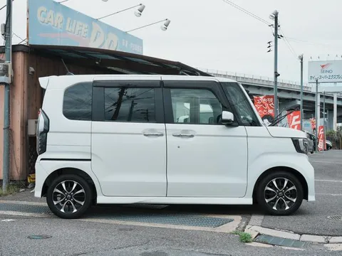 Honda N-BOX Custom