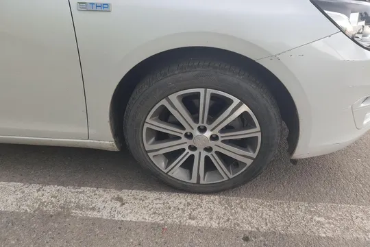 Peugeot 408