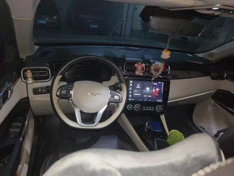 Lynk & Co 02
