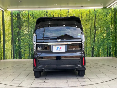 Honda N-BOX Custom