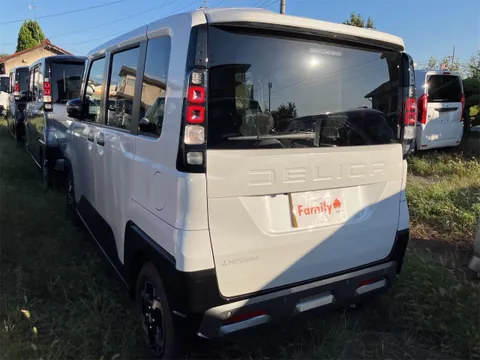Mitsubishi Delica Mini
