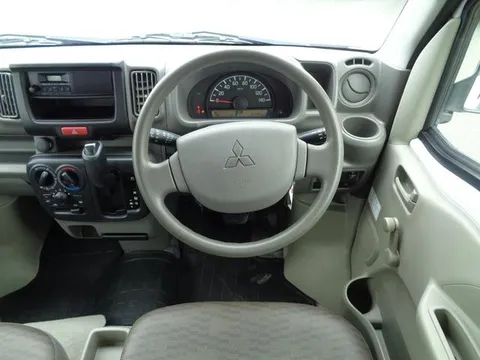 Mitsubishi Minicab Van