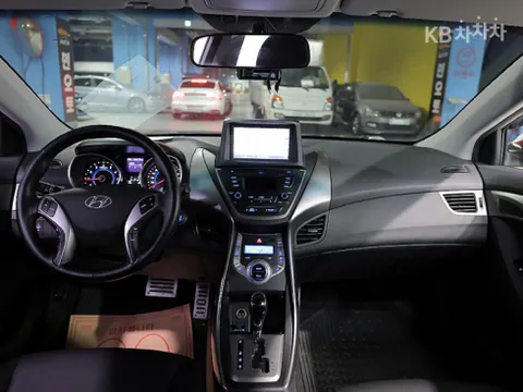 Hyundai Elantra (Avante)