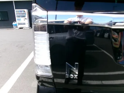 Honda N-BOX Custom