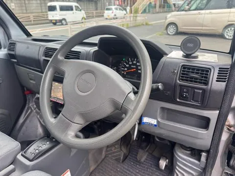 Nissan Clipper Van