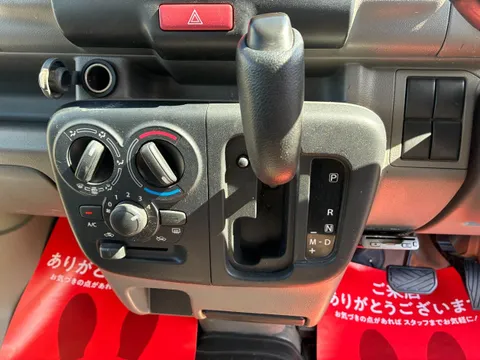 Mitsubishi Minicab Van