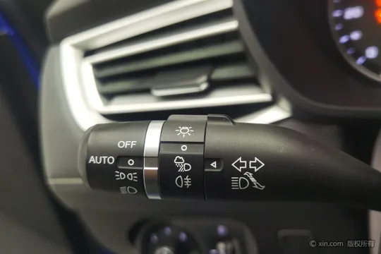 Roewe i5