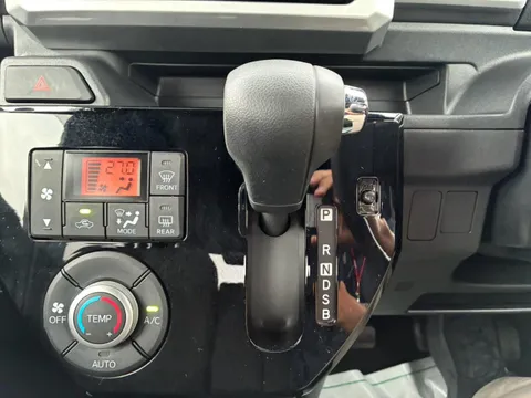 Toyota Pixis Mega