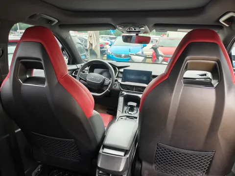 Lynk & Co 06