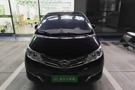 BYD M6