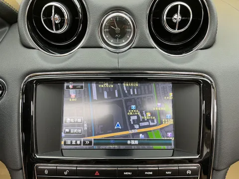 Jaguar XJ