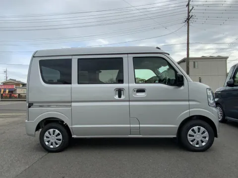 Nissan Clipper Van