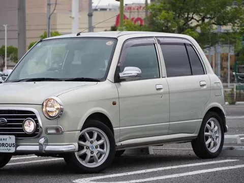 Daihatsu Mira Gino