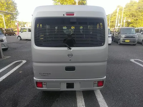 Nissan Clipper Van