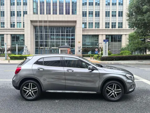 Mercedes-Benz Mercedes-Benz GLA