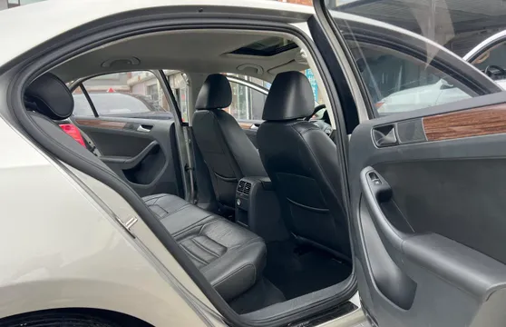 Volkswagen Sagitar