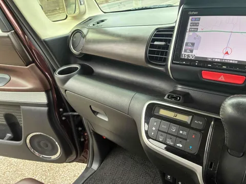 Honda N-BOX Slash