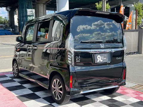 Honda N-BOX Custom