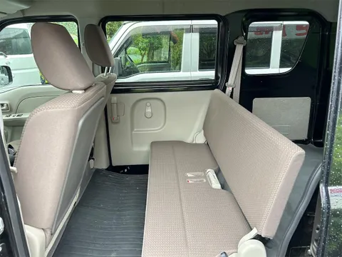 Nissan Clipper Van