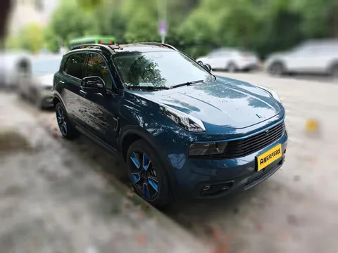 Lynk & Co 01