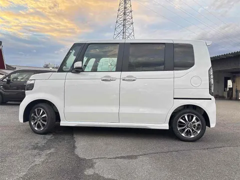 Honda N-BOX Custom