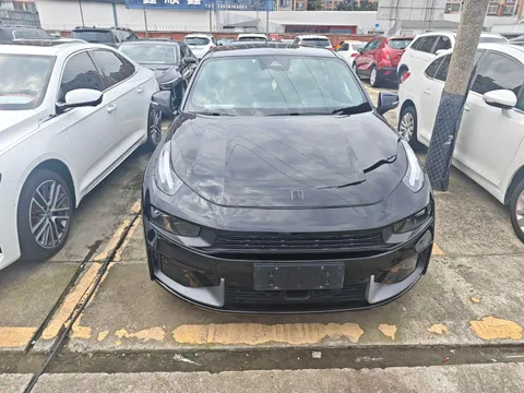 Lynk & Co 03