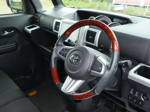 Toyota Pixis Mega