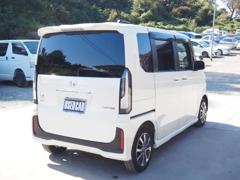 Honda N-BOX Custom