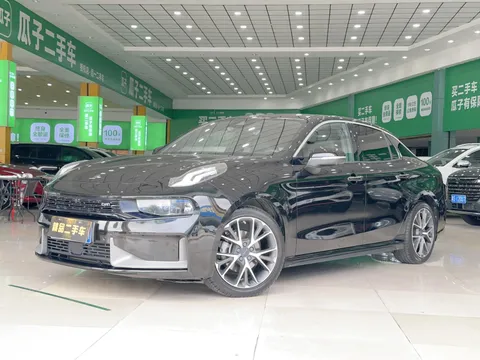 Lynk & Co 03