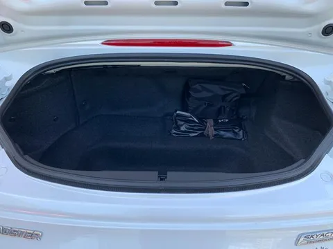 Mazda MX-5 (Roadster)