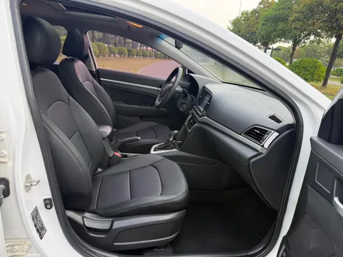 Hyundai Elantra (Avante)