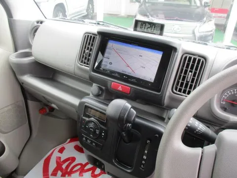 Nissan Clipper Van