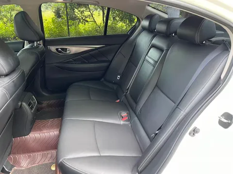 Infiniti Q50L