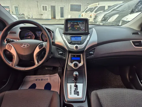 Hyundai Elantra (Avante)