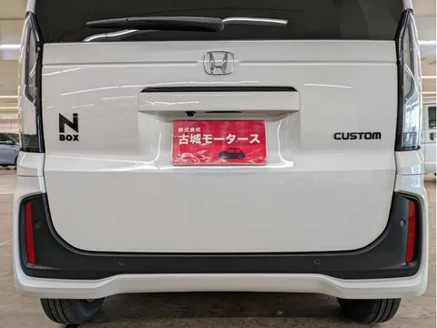 Honda N-BOX Custom