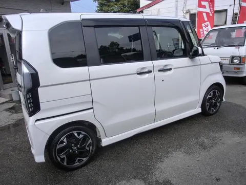 Honda N-BOX Custom