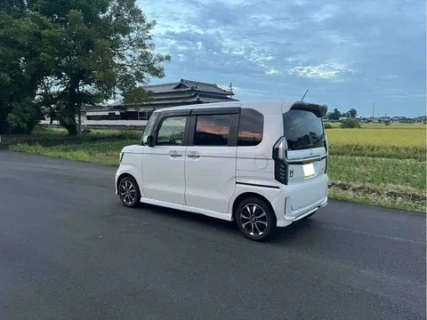 Honda N-BOX Custom