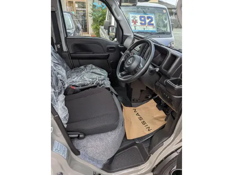 Nissan Clipper Van
